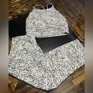 Old Navy Women’s Sport Bra & Leggings Set Animal Print Size Large